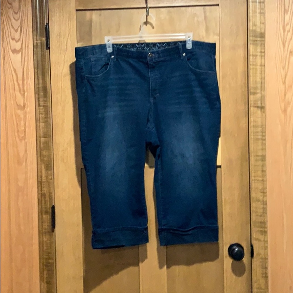 Faded glory Caprs
